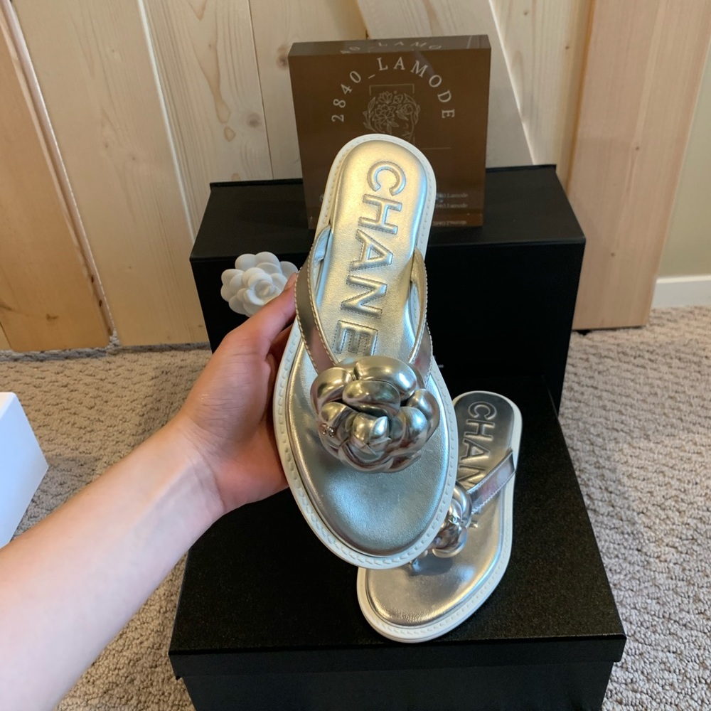 CHANEL THONGS SILVER size 35.5 - Picture 2 of 8